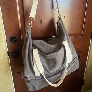 Lo & Sons Gray and Cream Travel Bag
